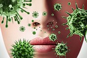 Erkältungsviren vor dem Eindringen in die Atemwege Über sie sogenannte Tröpfcheninfektion verteilen sich die Erkältungsviren und werden über Mund und Nase aufgenommen.