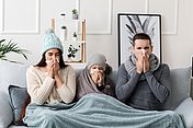 Erkältete Familie Grippe oder Erkältung - häufig ist die ganze Familie erkrankt.